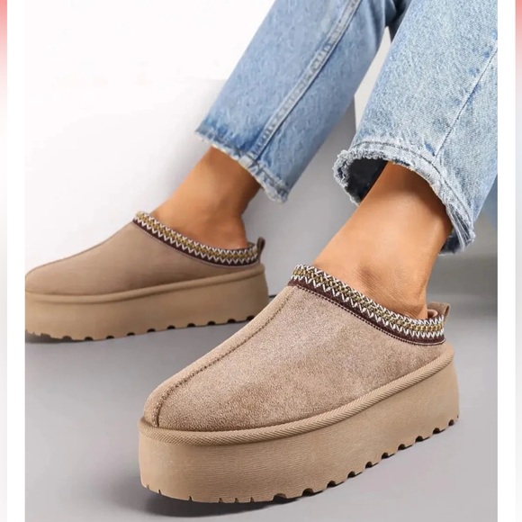 NWT Faux Fur Lined Platform Slippers Slip on shoes - Picture 2 of 2